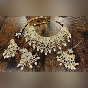 Gold Indian jewelry set